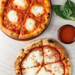 Bild zu Unterschied zwischen Margherita und Marinara Pizza